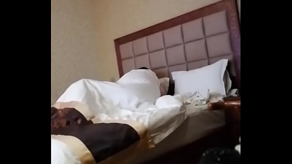 疑似中國網紅,激戰土豪乾爹慾照流出!